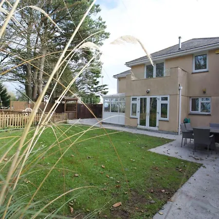 Woodlands, Little Carloggas, St Mawgan, Newquay, Cornwall, Tr8 4eq *